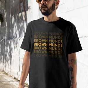 Camiseta engraçada Punjabi Hindi - &quot;Brown Munde&quot; - Camiseta marrom masculina - Moda Desi hilária