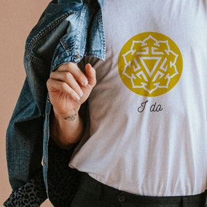 Mantra t-shirt Solar plexus Chakra Manipura chakra T-shirt Chakras T-shirt Yoga Spiritual Healing T-shirt Mandala skjorta Yogaskjorta Boho topp Reiki t-shirt