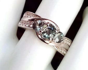 Anillo de zafiro que cambia de color, raro. Zafiros camaleónicos naturales de color verde violáceo sin tratamiento térmico, gemas de Tanzania.