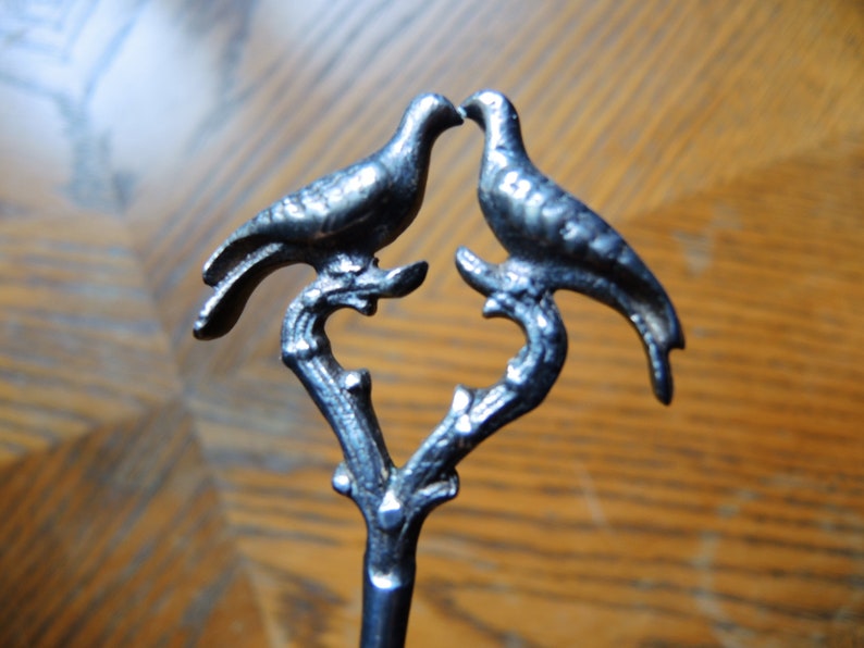 Antique Victorian Art Nouveau Relief Bird Silver Plated Long Lady Hat Pin German Silver Costume decoration Pin with Birds