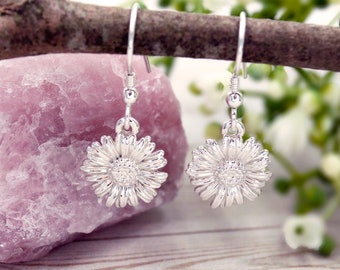 Örhängen i sterlingsilver med prästkragar: Handgjorda blommiga smycken