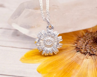 Halsband med prästkragar i sterlingsilver: Handgjort blomhänge