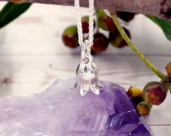 Halsband med blåklocka i sterlingsilver: Blommigt berlockhänge