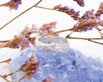 Handgjord fjäderring i återvunnet sterlingsilver: Natursmycken