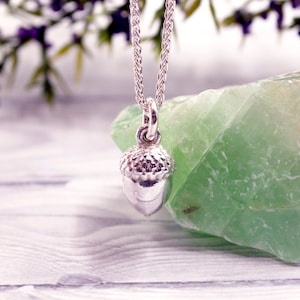 Handgjort ekollonhalsband i sterlingsilver: Höstnaturhänge bild 1
