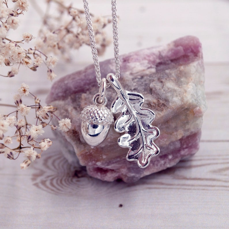 Handgjort ekollonhalsband i sterlingsilver: Höstnaturhänge bild 5