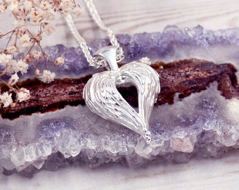 Halsband med ängelvinge i sterlingsilver: Handgjorda minnessmycken