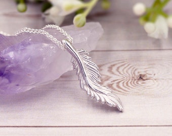 Halsband med fjäder i sterlingsilver: Handgjort hänge med fågel och natur