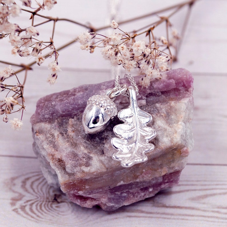 Handgjort ekollonhalsband i sterlingsilver: Höstnaturhänge bild 6