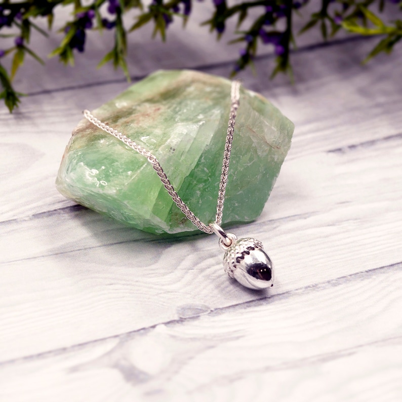 Handgjort ekollonhalsband i sterlingsilver: Höstnaturhänge bild 2