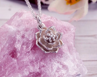 Handgjort halsband med lotusblomma i sterlingsilver: Blom- och natursmycken