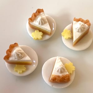 Lemon cheesecake slices