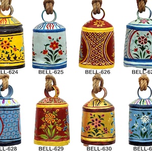 Cencerro suizo vintage de metal decorativo con relieve, pintado a mano, de animales de granja, de cobre, latón y madera, para puerta, de 8 a 7 pulgadas