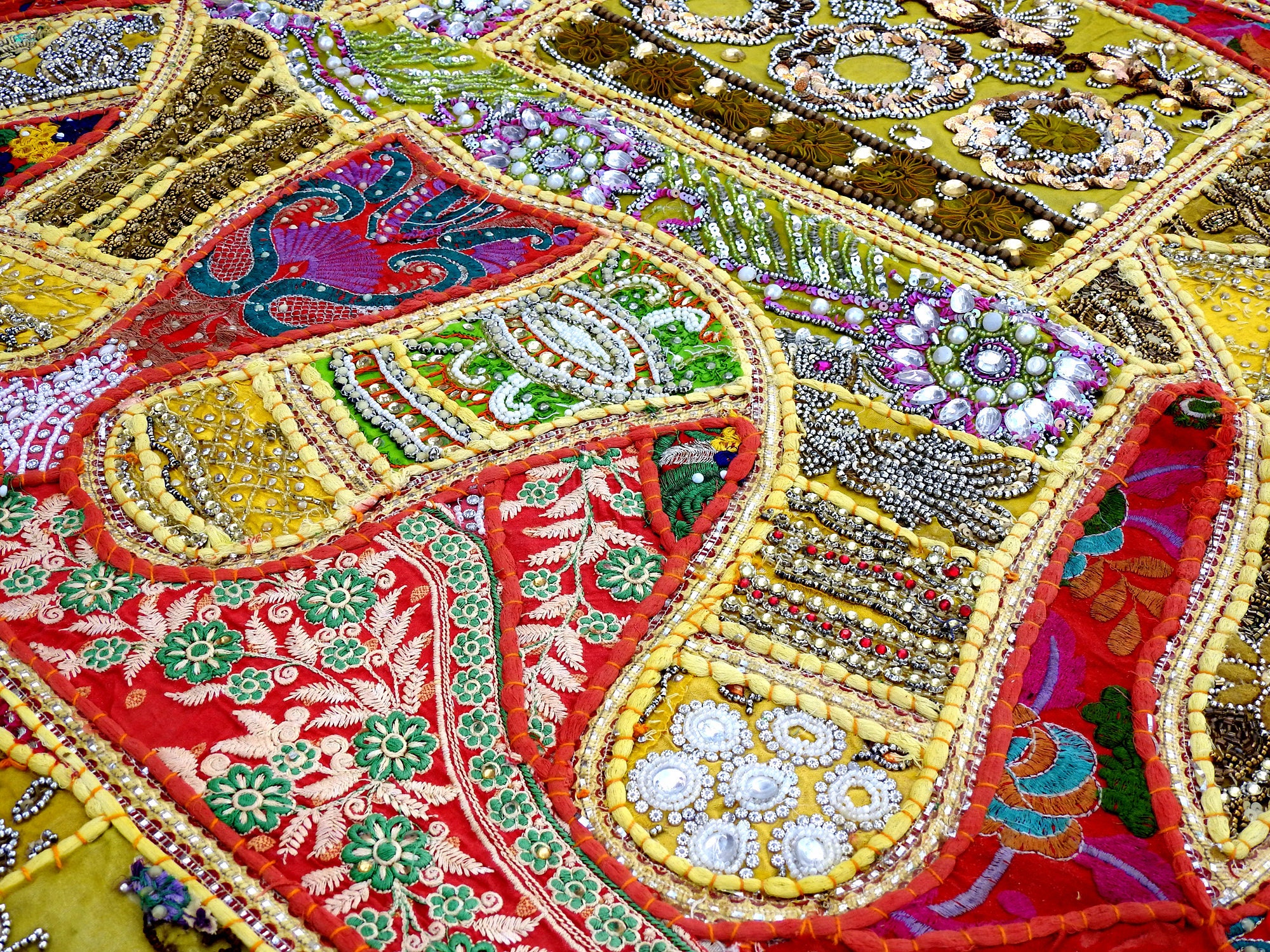 Tapisserie d'éléphant vintage : tenture murale en patchwork bohème, broderie de perles (80 x 100 pouces) - France