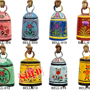 Cencerro suizo vintage de metal decorativo con relieve, pintado a mano, de animales de granja, de cobre, latón y madera, para puerta, de 8 a 7 pulgadas