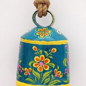 Cencerro suizo vintage de metal decorativo con relieve, pintado a mano, de animales de granja, de cobre, latón y madera, para puerta, de 8 a 7 pulgadas