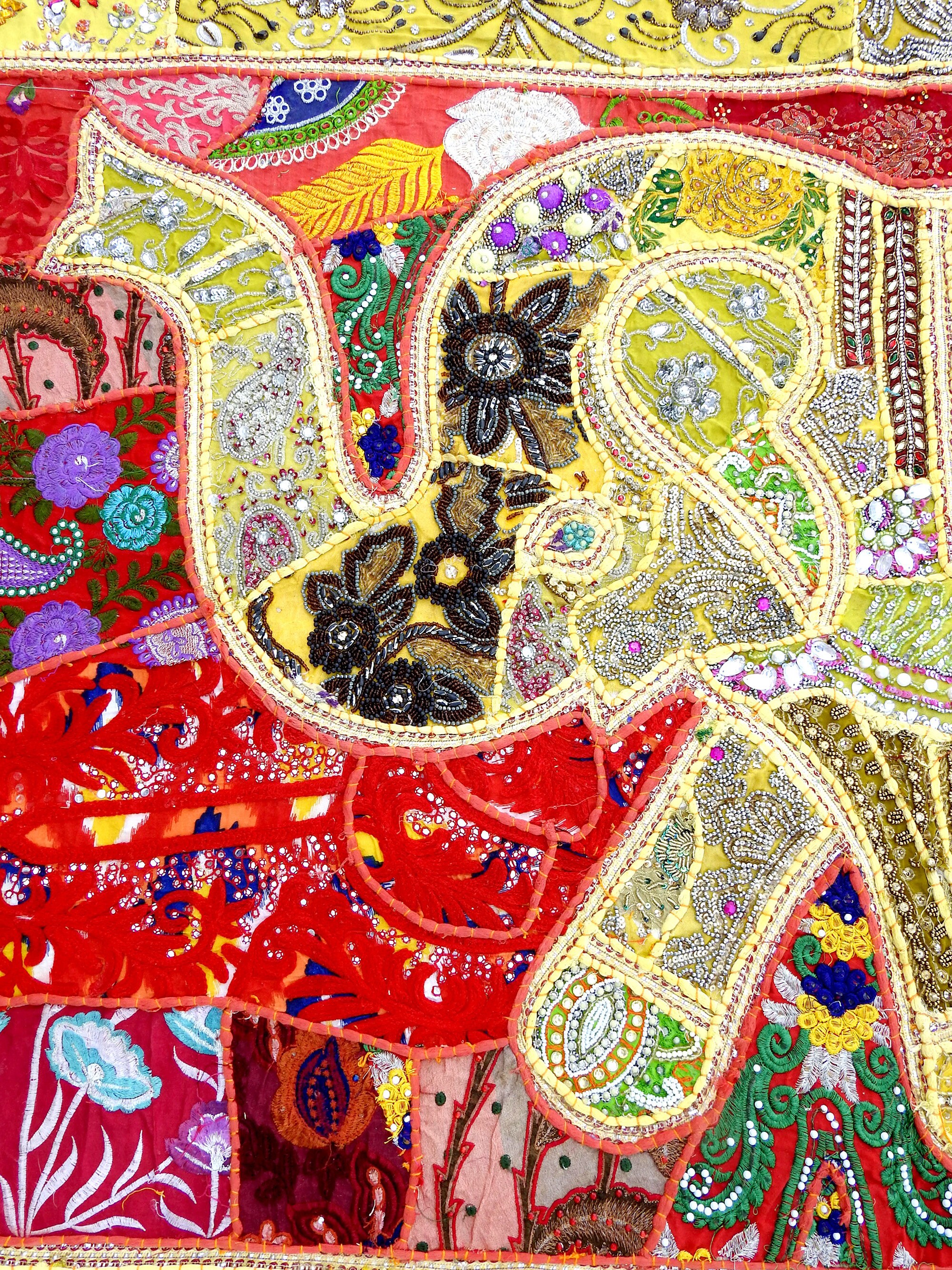 Tapisserie éléphant : tenture murale vintage en patchwork de