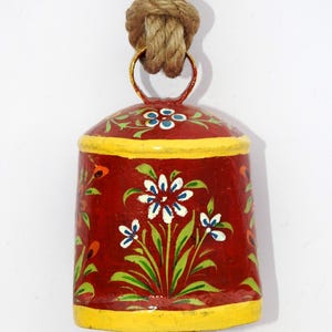 Cencerro suizo vintage de metal decorativo con relieve, pintado a mano, de animales de granja, de cobre, latón y madera, para puerta, 6 pulgadas