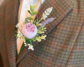 Lila Pfingstrose & Wildblumen-Mix Künstliches Knopfloch mit realistischem Grün und Anstecknadel