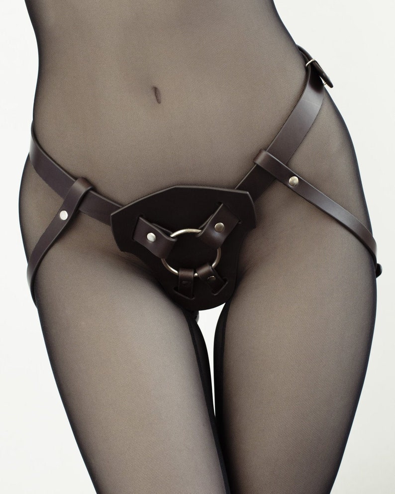Потрясающие эротические трусики Harness с Насадкой Designer Harness & Jelly Dong Briana Blue Потрясающие эротические трусики Harness с Насадкой Designer Harness & Jelly Dong Briana Blue