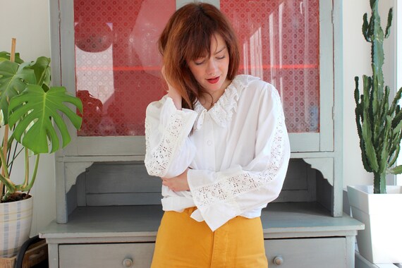 Vintage Folk Blouse 80s / XL / White Ruffled Croch