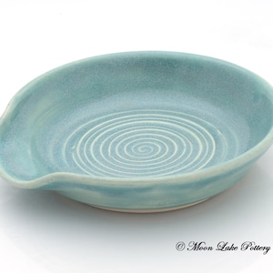 Repose-cuillère en céramique bleue, poterie au tour