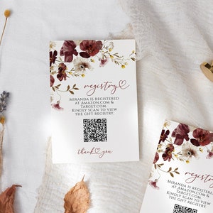 Carte de registre-cadeau pour la douche nuptiale Fall in Love avec code QR, modèle MODIFIABLE, registre cadeau imprimable Boho automne fleurs sauvages d'automne QR Code
