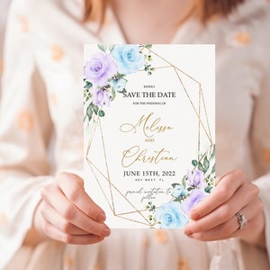 青と紫の花の日付を保存するための招待状、編集可能なテンプレート、ボヘミアン フローラルの印刷可能な結婚式の日付カード、ゴールド フレームのカリグラフィー招待状