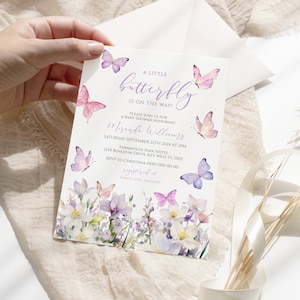 Ein Kleiner Schmetterling Ist Auf Dem Weg Zur Babyparty Einladung | Bearbeitbare Vorlage | Druckbare Blumen Baby Sprinkle Invite | Boho Lila Blumen
