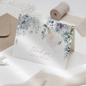 Elegante tarjeta de agradecimiento de hortensia azul, nota de agradecimiento de boda floral imprimible editable, ducha nupcial de flores azules polvorientas, rosa rubor