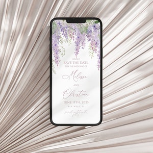 Könnte beinhalten: Eine digitale Save-the-Date-Karte mit einem Aquarell-Blumendesign mit violetten Glyzinienblüten. Der Text lautet: "Bitte notieren Sie sich das Datum für die Hochzeit von Melissa und Christian am 15. Juni 2025 in Key West, Florida"