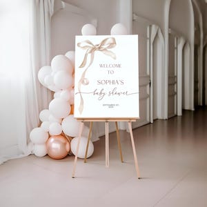 Beige Schleife Willkommens-Schild | Editierbares Mokka Aquarell Ribbon Baby Shower Poster | Neutrales beige Babyparty-Willkommensschild
