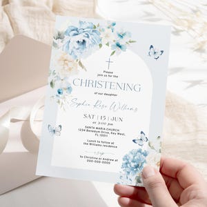 Modello di invito per battesimo floreale blu per ragazze / Fiori e farfalle beige personalizzabili / Dedicazione, Comunione, Battesimo
