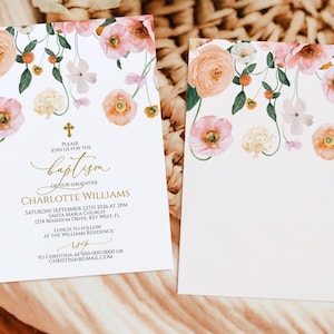 Invitación floral de bautizo en color melocotón y coral / Plantilla editable para bautizo de niña / Flores de acuarela colgantes / Tarjeta religiosa imprimible a doble cara