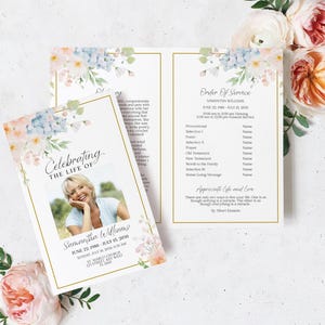 Modelo de programa de funeral de flores rosa e azul | Programa memorial para impressão EDITÁVEL | Programa de obituário | Cartão de memória amorosa | Baixar