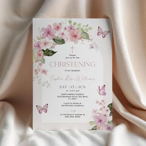 Plantilla de invitación de bautizo con flor de manzano rosa ruborizada para niñas / Diseño personalizable de mariposas y flores / Dedicación, comunión