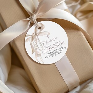 Beige Schleife Erstkommunion Dankeschön Anhänger | EDITIERBARE Vorlage | Runde Boho Rosenkranz & Mokka Taupe Ribbon Favor Aufkleber | Druckbare Tags