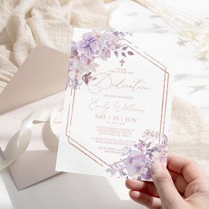 Invitation de dévouement fleurs pourpres | Cadre bohème floral lavande et or rose | Dédicace modifiable d'une fillette, modèle de baptême