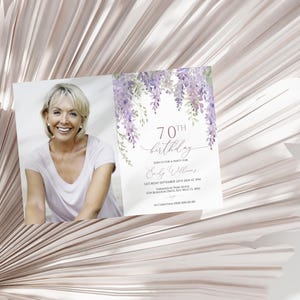 Invitation d'anniversaire pourpre élégante de glycine | Modèle floral lavande MODIFIABLE | Invitation d'anniversaire photo imprimable pour femme | Tout âge