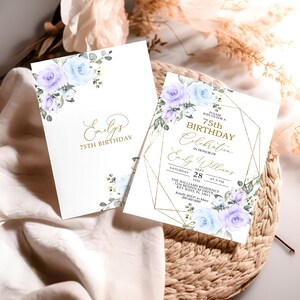 Convite de 75º aniversário com flores azuis e roxas | Modelo editável | Convite de aniversário floral para impressão feminino | Celebração para qualquer idade | Moldura
