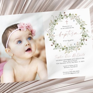 Convite de Batismo com Coroa Rústica | Convite de Batismo com Foto Floral Imprimível EDITÁVEL | Dedicação de Menina Flores Silvestres | Download Instantâneo