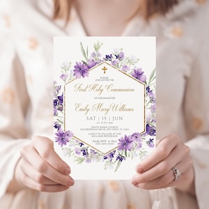 première invitation de communion | Modèle de communion modifiable de fleurs violettes | Cadre doré fleurs lilas fille première communion
