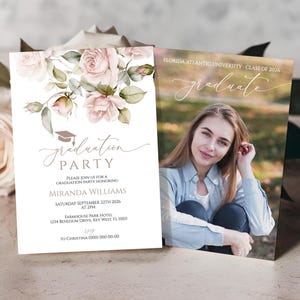 Uitnodiging voor afstudeerfeestje bloemen zacht roze | Afdrukbare Boho Blush Pink Flowers Grad-feestuitnodiging | Bewerkbare sjabloon voor diplomaviering