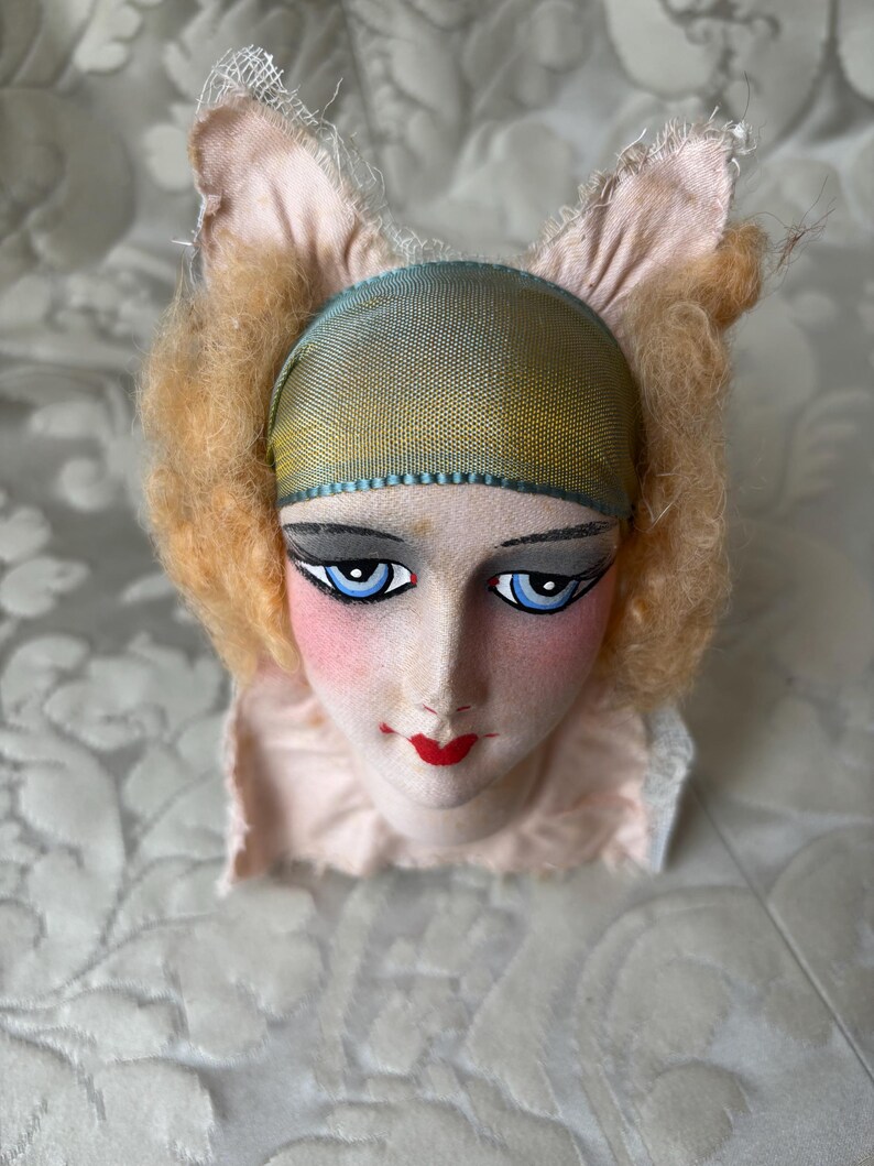 Tête de poupée ancienne Salon/ Boudoir