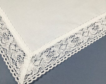 Nappe blanche avec large dentelle de coton pour toutes les occasions festives