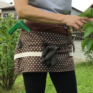 Waist half apron with 8 pockets for gardening and florist from cotton fabric