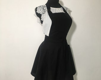 Black romantic apron with pockets