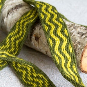 Tablet woven wool trim. Viking reenactment, medieval historical braid. Green and yellow. image 8