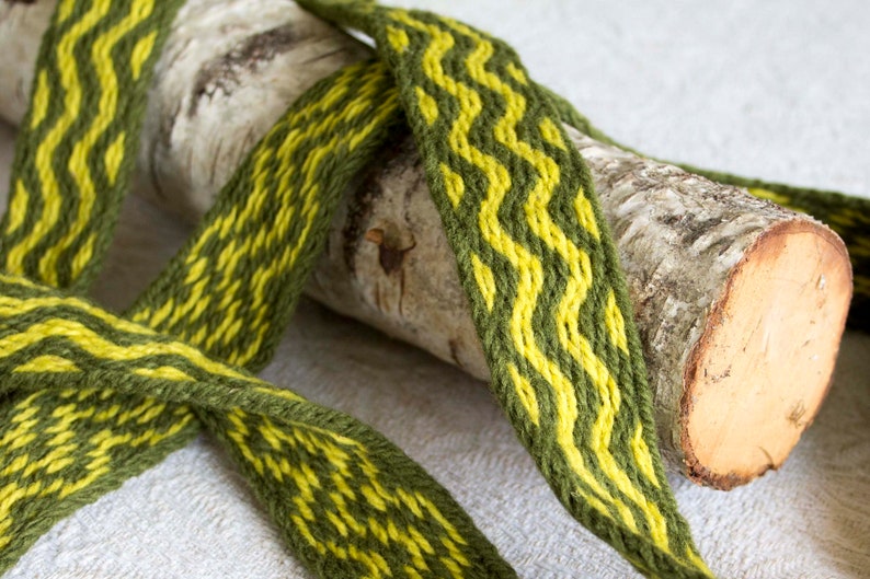 Tablet woven wool trim. Viking reenactment, medieval historical braid. Green and yellow. image 8