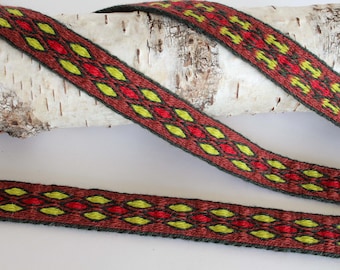 Tablet woven wool trim. Viking reenactment, medieval historical braid. Brown, green and red.